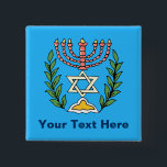 Badge Carré 5 Cm Persian Magen David Menorah<br><div class="desc">Cette image a été adaptée à partir d'un carrelage juif perse antique et présente une menorah avec un Magen David (Étoile de David) encadré de branches d'olivier. Les imperfections de l'image originale peinte à la main ont été conservées.</div>