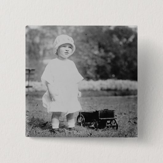 Badge Carré 5 Cm Petite fille avec Wagon de jouet (Devant)