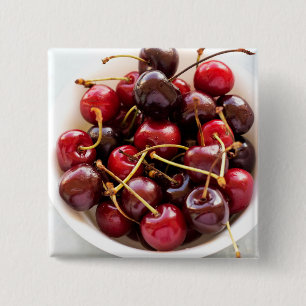 Badge Carré 5 Cm Photographie de Cerises Rouges Fraîches dans un Bo