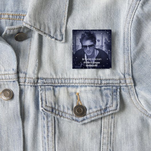 Badge Carré 5 Cm Pin (En situation)