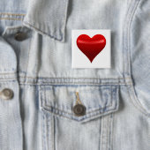 Badge Carré 5 Cm Pin rouge de coeur (En situation)
