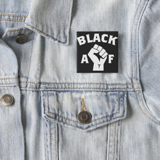 Badge Carré 5 Cm Poing AF noir (En situation)