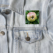 BADGE CARRÉ 5 CM POMME (En situation)