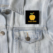 Badge Carré 5 Cm Pomme de Discord Hail Eris Button (En situation)