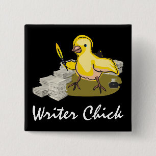 Badge Carré 5 Cm Poule écrivain avec papier, plume et encre