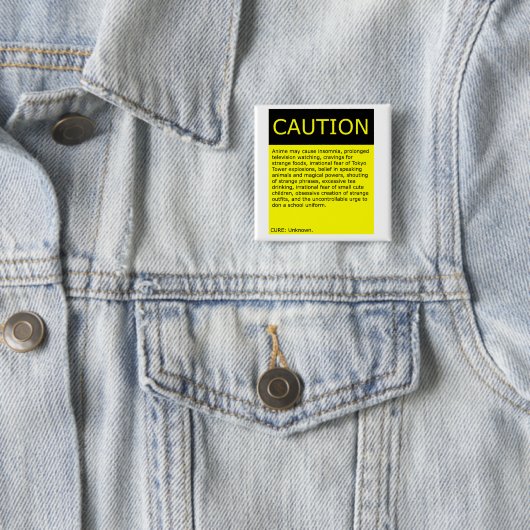 Badge Carré 5 Cm Précaution ! bouton (En situation)