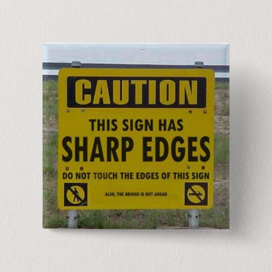 Badge Carré 5 Cm PRÉCAUTION : ce signe a des tranchants (Devant)