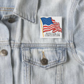 BADGE CARRÉ 5 CM PROTÉGEZ LA CONSTITUTION (En situation)