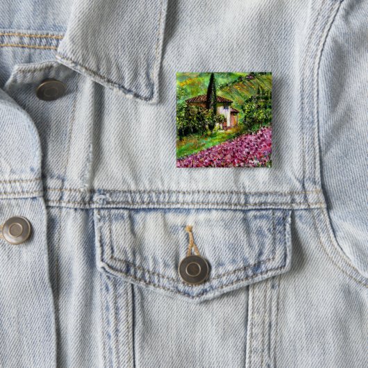 BADGE CARRÉ 5 CM PURPLE IRISES DANS LE PAYSAGE VERT TUSCANY (En situation)