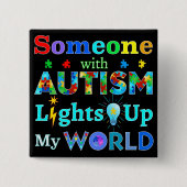 Badge Carré 5 Cm Quelqu'un avec AUTISM éclaire mon monde (Devant)