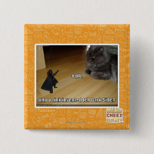 Badge Carré 5 Cm Qui a inventé le côté en noir ?