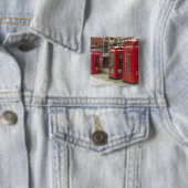 Badge Carré 5 Cm Rangée de cabines téléphoniques à l'arrière du Roy (En situation)