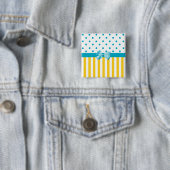 Badge Carré 5 Cm Rayures jaunes à la mode avec le ruban bleu (En situation)