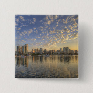 Badge Carré 5 Cm Regardant à travers False Creek l'horizon de