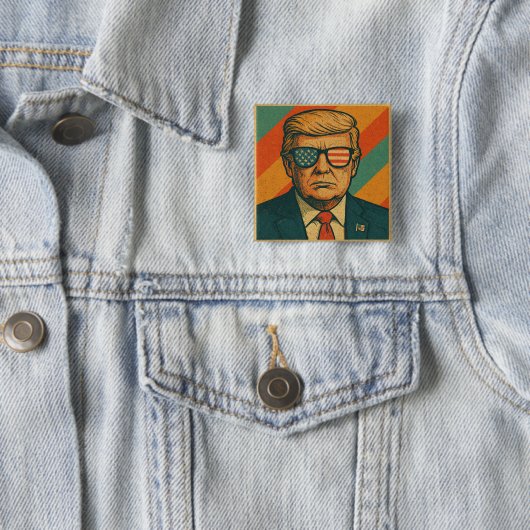 Badge Carré 5 Cm Retro Trump Pin (En situation)
