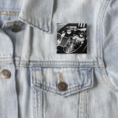 Badge Carré 5 Cm Robin et Batman en Batmobile (En situation)