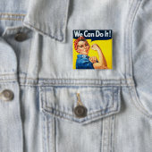 Badge Carré 5 Cm Rosie le Rivetter (En situation)
