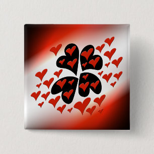 Badge Carré 5 Cm Rouge sur les coeurs noirs