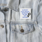 Badge Carré 5 Cm Rouleur de James de soutien trahi par ADN PAS THE (En situation)