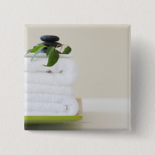 Badge Carré 5 Cm Serviettes blanches et pierres spas