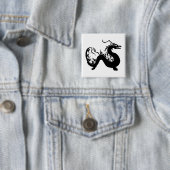 Badge Carré 5 Cm Silhouette dragon asiatique (En situation)