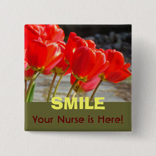 Badge Carré 5 Cm SMILE Votre infirmière est là ! boutons Tulipes Nu