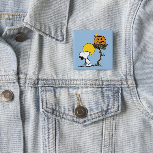 Badge Carré 5 Cm Snoopy & Bois Nid Avec Jack O'Lantern (En situation)