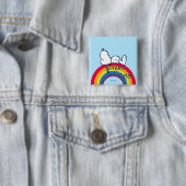 Badge Carré 5 Cm Snoopy | Rêver en couleur arc-en-ciel (En situation)