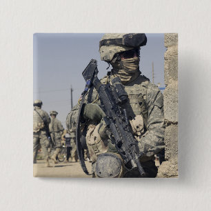 Badge Carré 5 Cm Soldat armé d'un MK-48