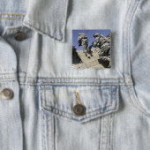 Badge Carré 5 Cm Soldats montant l'escalier d'un bâtiment (En situation)