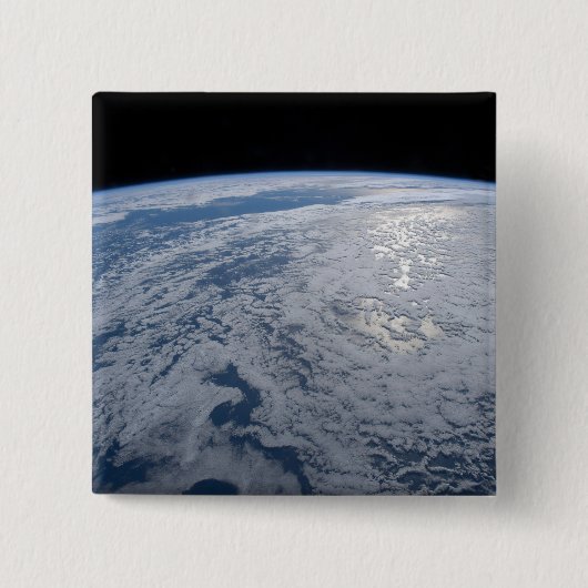 Badge Carré 5 Cm Soleil Brillant Sur L'Océan Pacifique Sud. (Devant)