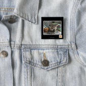 Badge Carré 5 Cm sourires de chat de vampire (En situation)