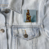 Badge Carré 5 Cm Statue posée d'Imhotep tenant un ouvert (En situation)