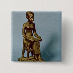 Badge Carré 5 Cm Statue posée d'Imhotep tenant un ouvert