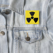 Badge Carré 5 Cm Symbole atomique nucléaire de rayonnement (En situation)