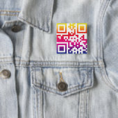 Badge Carré 5 Cm Symbole ☮ de paix — Code QR (En situation)