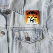 Badge Carré 5 Cm Synthétiseur Play Girl (En situation)