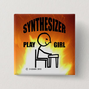 Badge Carré 5 Cm Synthétiseur Play Girl
