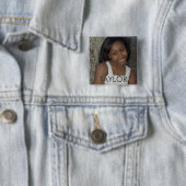 BADGE CARRÉ 5 CM TAYLOR (En situation)