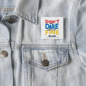 Badge Carré 5 Cm Ted Lasso | Don't You Dare Settle For Fine (En situation)