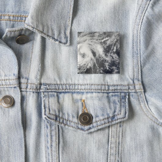 Badge Carré 5 Cm Tempête tropicale Joséphine (En situation)