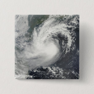 Badge Carré 5 Cm Tempête tropicale Parme approchant la Chine et