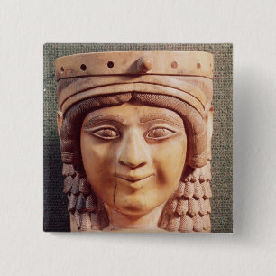 Badge Carré 5 Cm Tête d'une femme, appelée Madame du puits