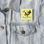 Badge Carré 5 Cm Thérapeute de massage aux papillons (En situation)