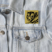 BADGE CARRÉ 5 CM TIGER (En situation)