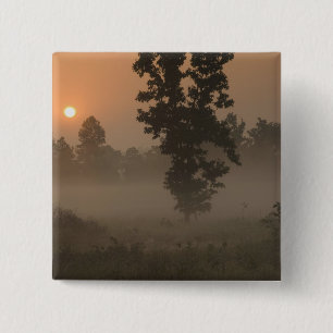 Badge Carré 5 Cm Tôt le matin, soleil levant et brouillard au sol