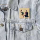 Badge Carré 5 Cm Trump salue Oncle Sam (En situation)