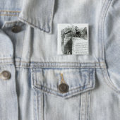 Badge Carré 5 Cm Un garçon et une fille étant enroulés vers le haut (En situation)