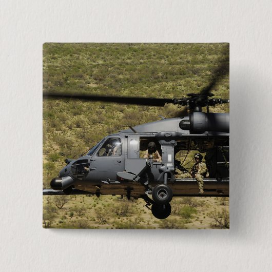 Badge Carré 5 Cm Un HH-60 Pave Hawk survole le désert (Devant)