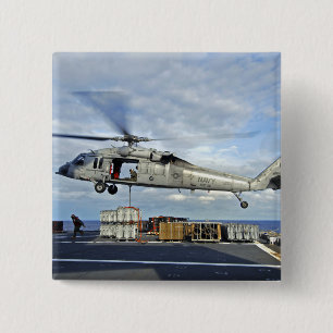 Badge Carré 5 Cm Un MH-60S Seahawk prépare pour livrer l'ammunitio